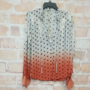 NTW Gimmicks by BKE Gray Rust Ombre Blouse with Lace Details Size Small